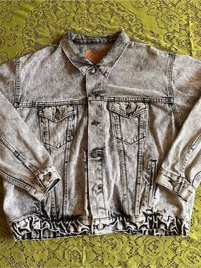 Weekends Women's Light Washed Gray Denim 90s Style Jacket